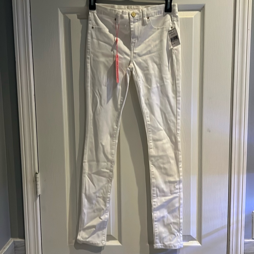 BlankNYC White Jeans. Slim fit.